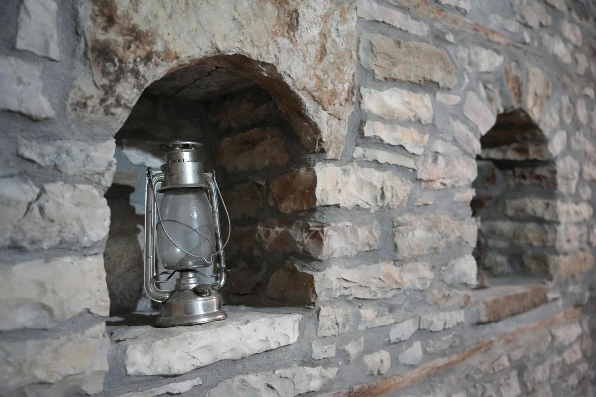 Guri Guesthouse Gjirokastër Exterior foto