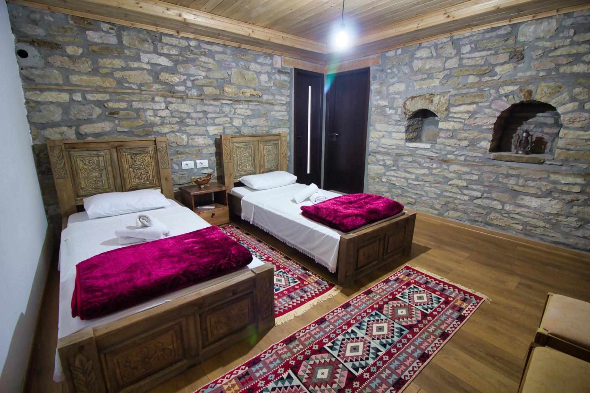Guri Guesthouse Gjirokastër Exterior foto