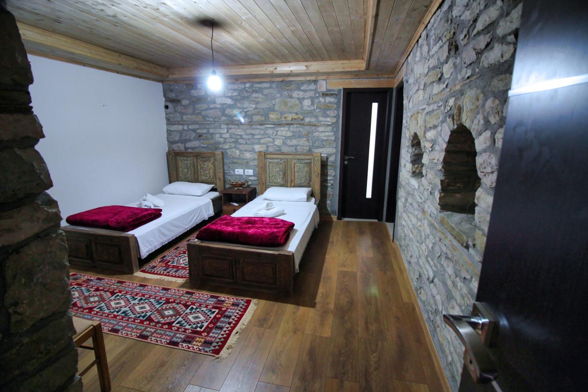 Guri Guesthouse Gjirokastër Exterior foto