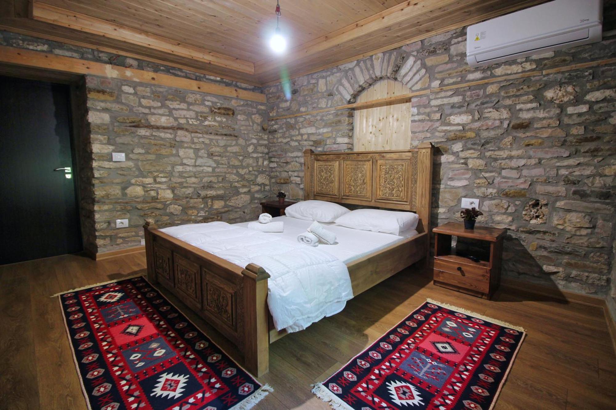 Guri Guesthouse Gjirokastër Exterior foto