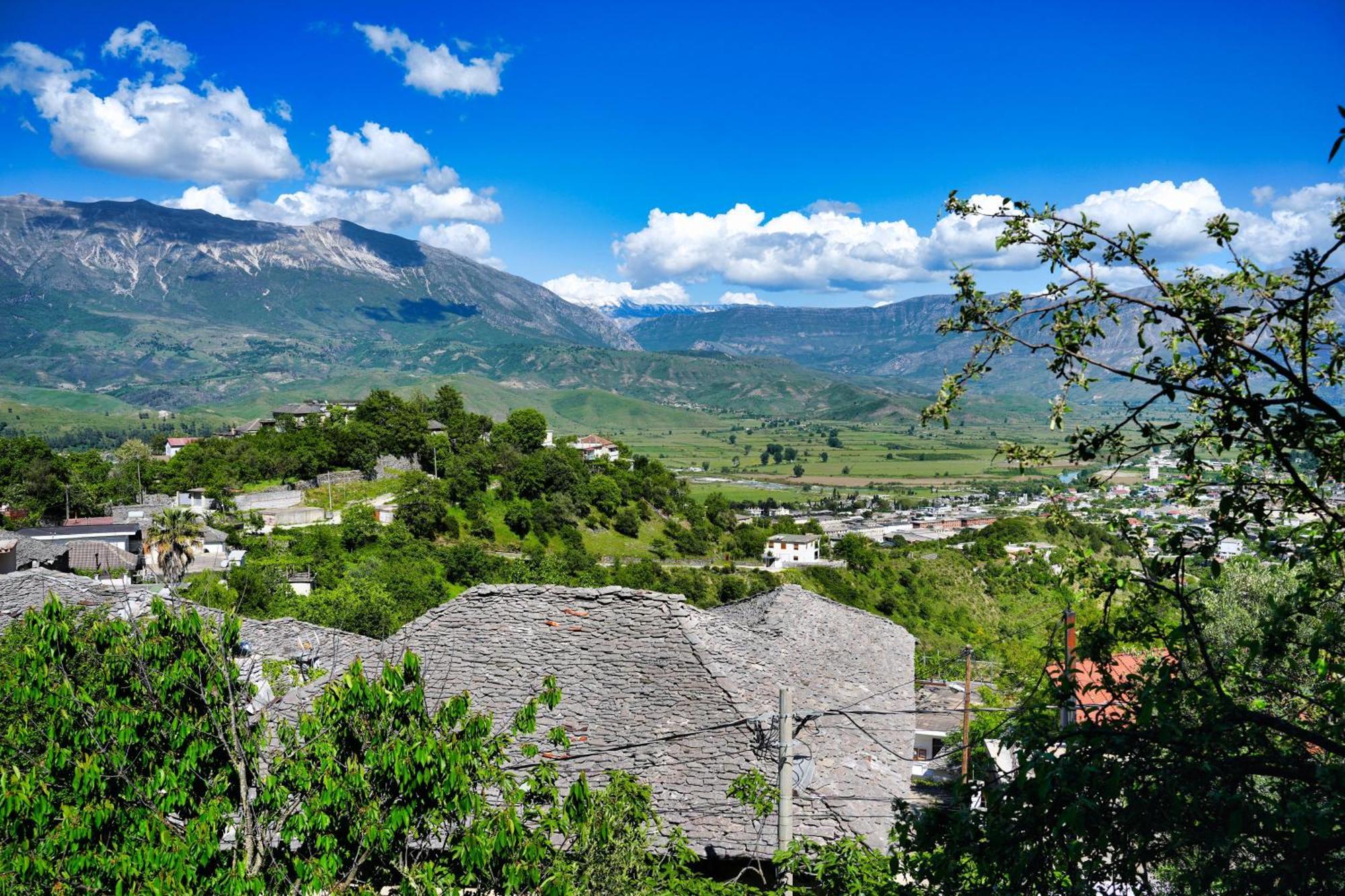 Guri Guesthouse Gjirokastër Exterior foto