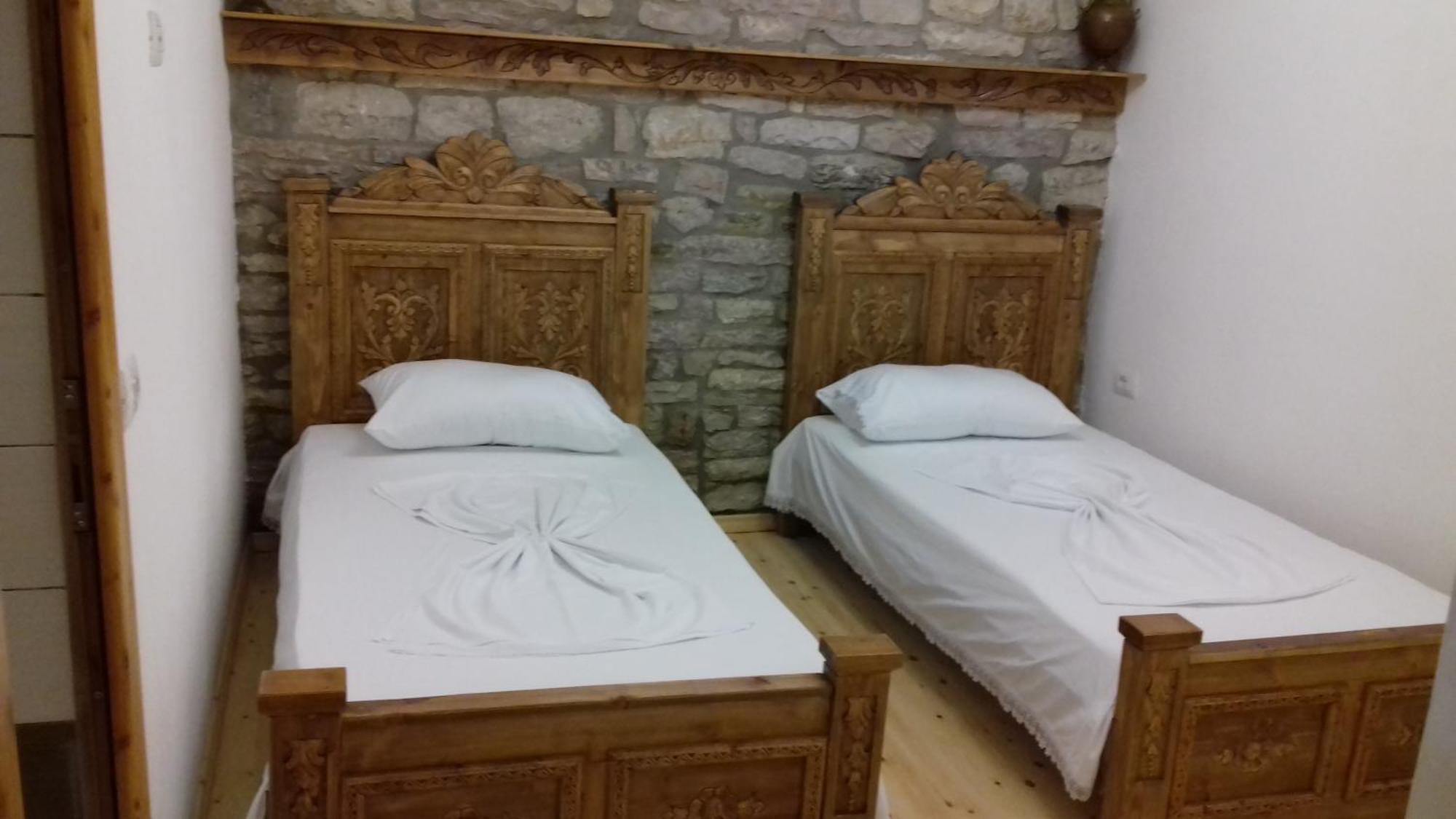 Guri Guesthouse Gjirokastër Exterior foto