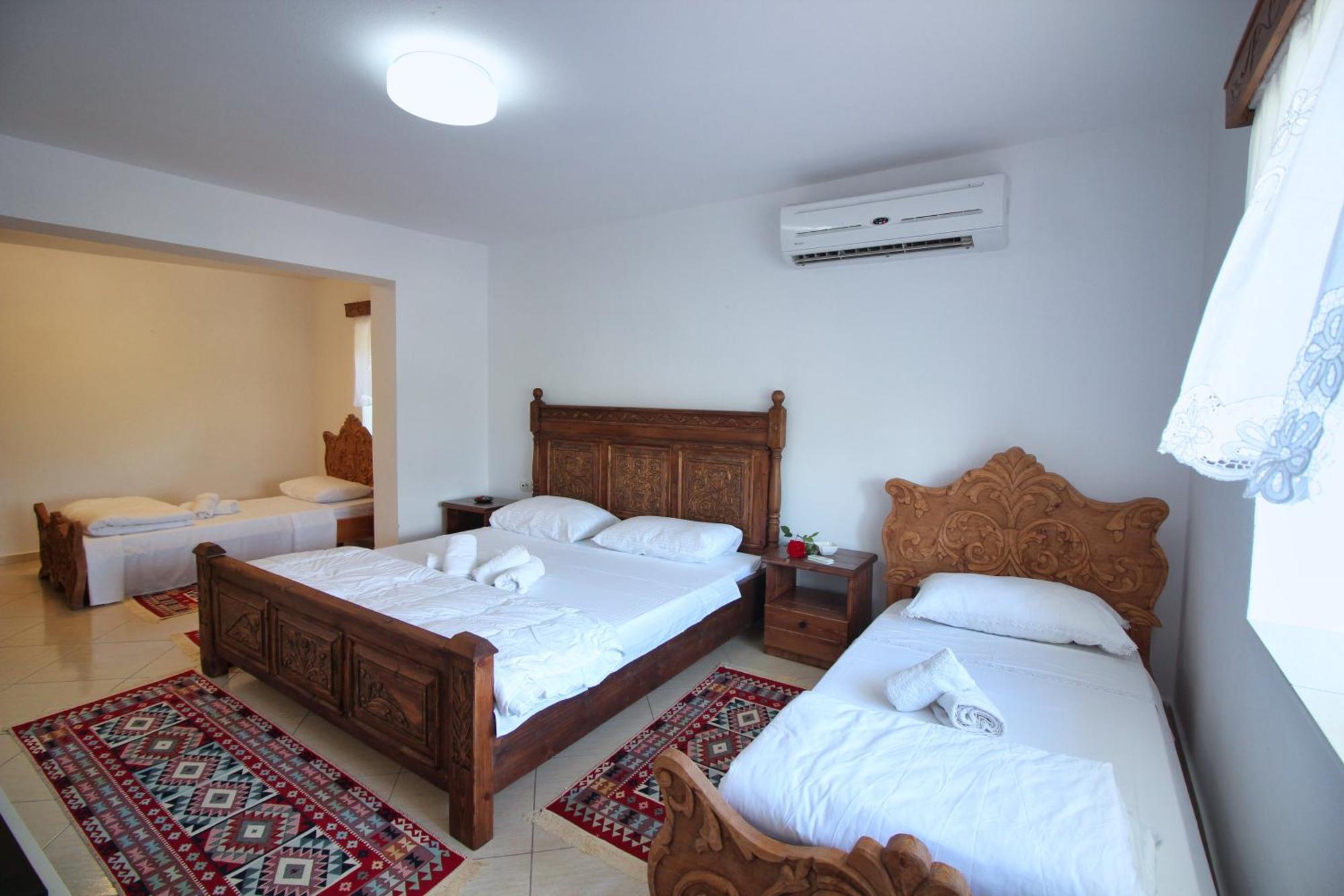Guri Guesthouse Gjirokastër Quarto foto