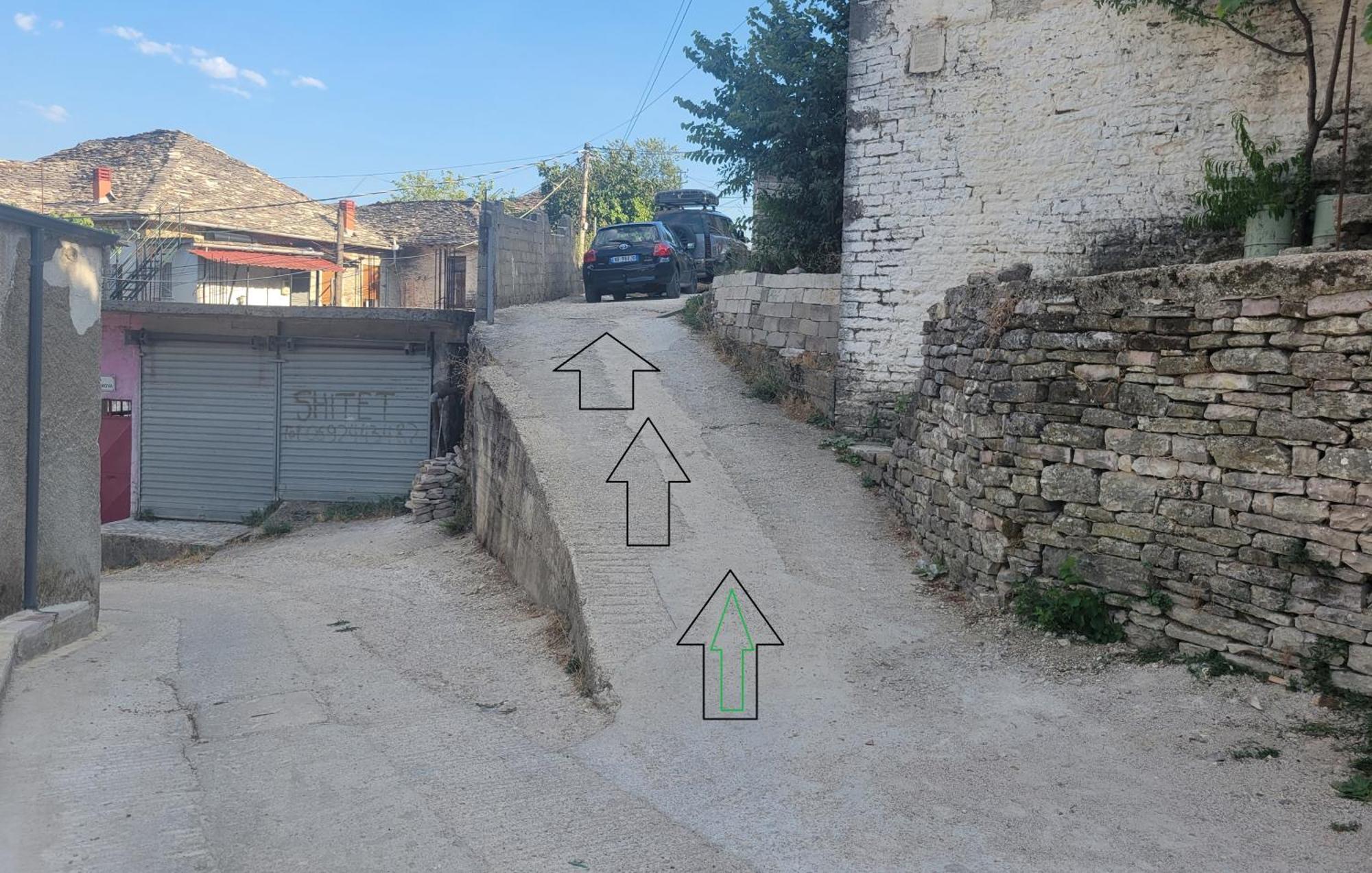 Guri Guesthouse Gjirokastër Exterior foto